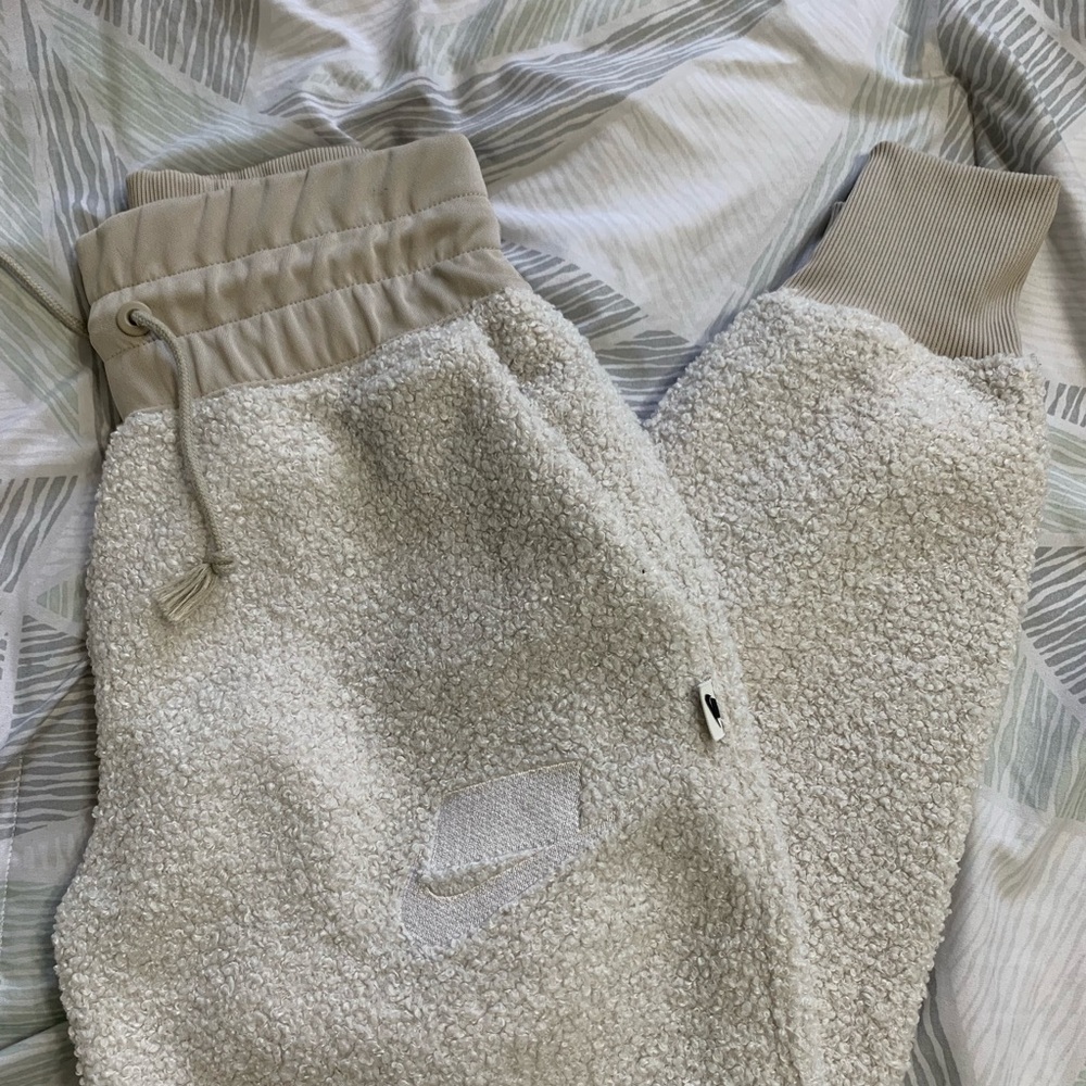 Nike Women’s Sherpa Joggers